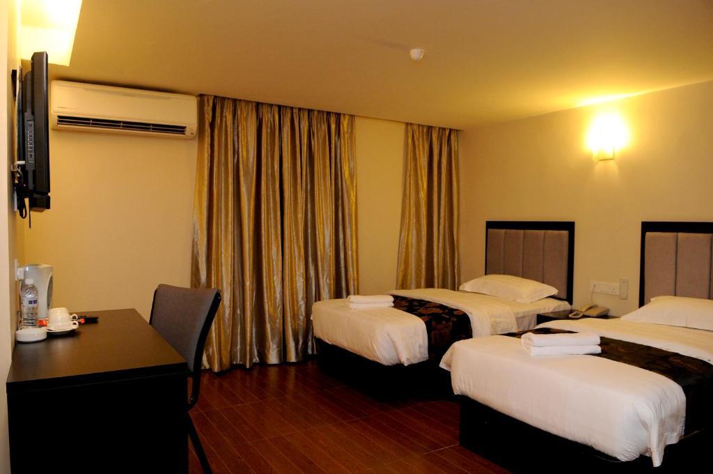 Kk Waterfront Hotel